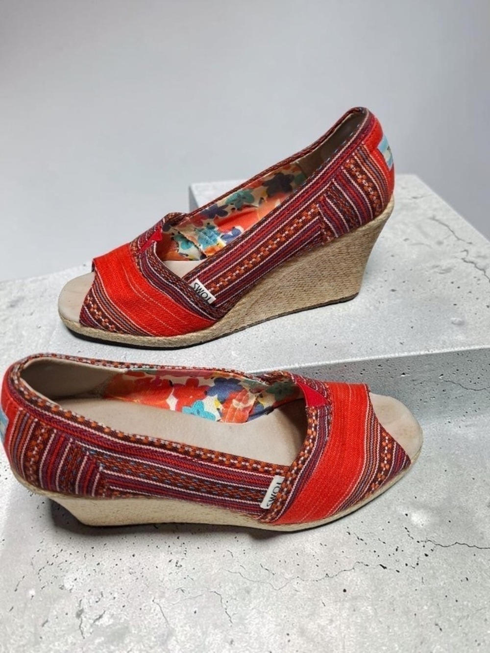 Toms Red Patterned Peep-Toe Boho Wedge Espadrilles Sz 10